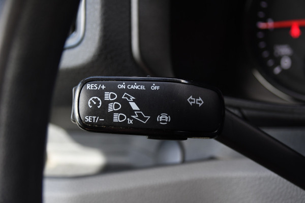 Volkswagen Crafter 35 2.0 TDI L3H3 PB Edition Camera, Cruise, Carplay, automaat, Airco, Trekhaak, Mulitmedia, 140pk, Uniek!