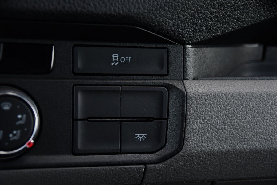 Volkswagen Crafter 35 2.0 TDI L3H3 PB Edition Camera, Cruise, Carplay, automaat, Airco, Trekhaak, Mulitmedia, 140pk, Uniek!