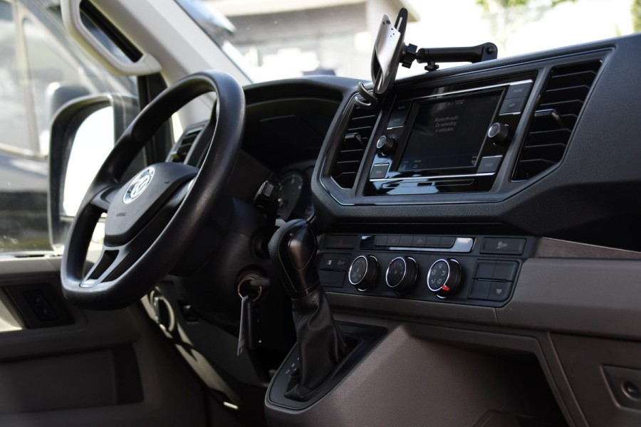 Volkswagen Crafter 35 2.0 TDI L3H3 PB Edition Camera, Cruise, Carplay, automaat, Airco, Trekhaak, Mulitmedia, 140pk, Uniek!