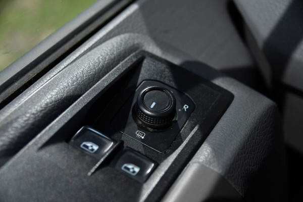 Volkswagen Crafter 35 2.0 TDI L3H3 PB Edition Camera, Cruise, Carplay, automaat, Airco, Trekhaak, Mulitmedia, 140pk, Uniek!