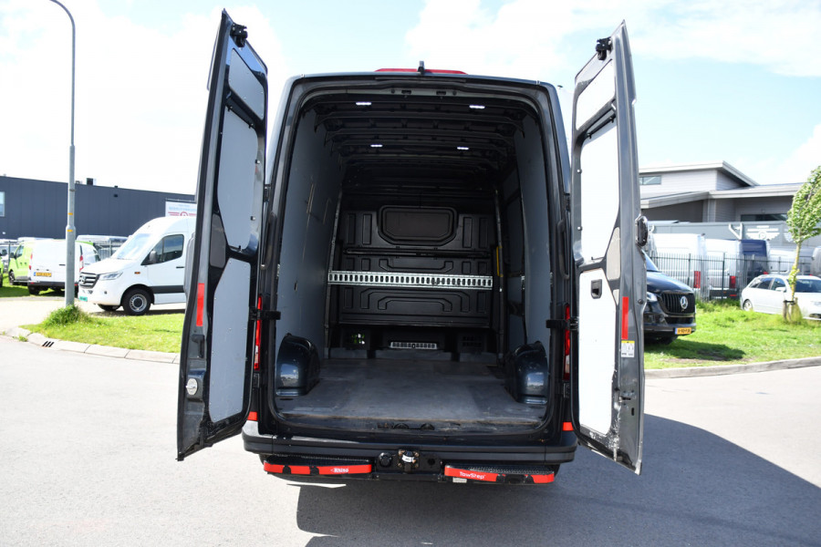 Volkswagen Crafter 35 2.0 TDI L3H3 PB Edition Camera, Cruise, Carplay, automaat, Airco, Trekhaak, Mulitmedia, 140pk, Uniek!