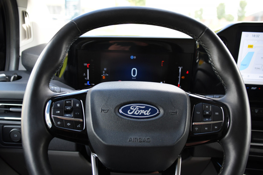 Ford Transit Custom 300 2.0 TDCI L2H1 Black Edition Full Options! Adaptieve Cruise, Virtual, Camera, LED, Carplay, 170pk, Trekhaak, Stuurverwarming, Automaat, Stoelverwarming, Uniek!