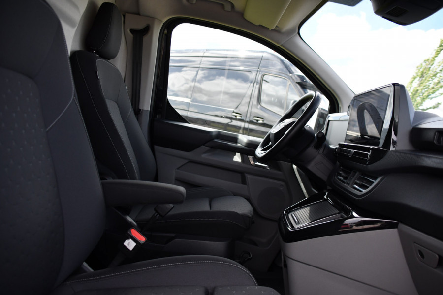 Ford Transit Custom 300 2.0 TDCI L2H1 Black Edition Full Options! Adaptieve Cruise, Virtual, Camera, LED, Carplay, 170pk, Trekhaak, Stuurverwarming, Automaat, Stoelverwarming, Uniek!