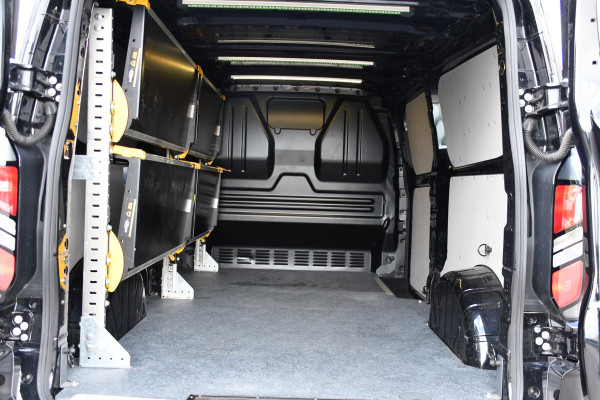 Ford Transit Custom 300 2.0 TDCI L2H1 Black Edition Full Options! Adaptieve Cruise, Virtual, Camera, LED, Carplay, 170pk, Trekhaak, Stuurverwarming, Automaat, Stoelverwarming, Uniek!