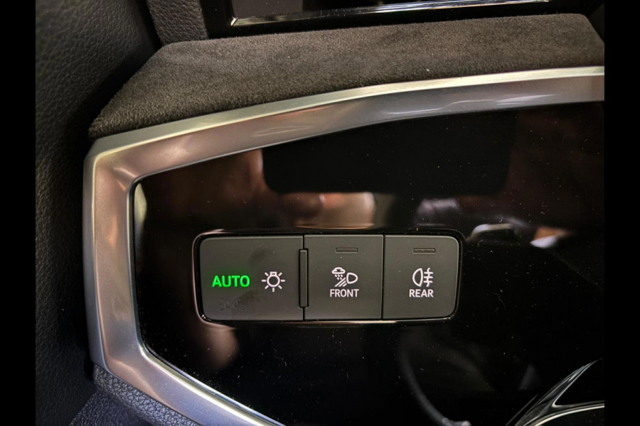 Audi RSQ3 Sportback Automaat 2.5 TFSI 400PK Quattro Daytona Grey, Black Pakket, Alcantara/Half Leder, Schuifdak, 21inch, Trekhaak