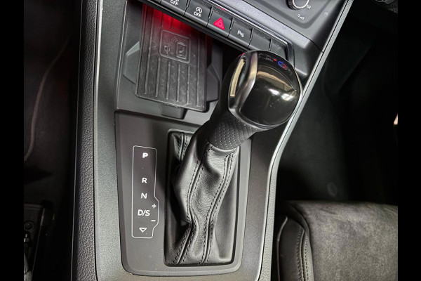 Audi RSQ3 Sportback Automaat 2.5 TFSI 400PK Quattro Daytona Grey, Black Pakket, Alcantara/Half Leder, Schuifdak, 21inch, Trekhaak
