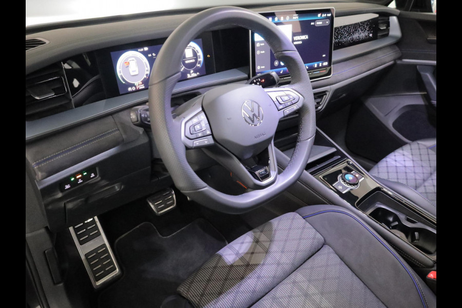 Volkswagen Tayron 1.5 eHybrid R-Line Edition 204 pk Automaat (DSG) | Verlengde garantie | Navigatie | Panoramadak | Trekhaak (wegklapbaar) | Parkeersensoren (Park assist) | Achteruitrijcamera | Black Style pakket | R-Line |