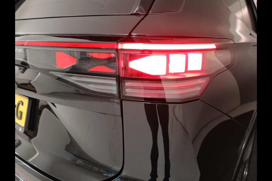 Volkswagen Tayron 1.5 eHybrid R-Line Edition 204 pk Automaat (DSG) | Verlengde garantie | Navigatie | Panoramadak | Trekhaak (wegklapbaar) | Parkeersensoren (Park assist) | Achteruitrijcamera | Black Style pakket | R-Line |