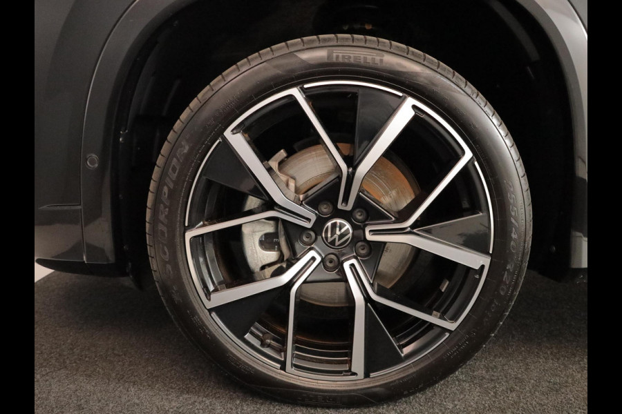 Volkswagen Tayron 1.5 eHybrid R-Line Edition 204 pk Automaat (DSG) | Verlengde garantie | Navigatie | Panoramadak | Trekhaak (wegklapbaar) | Parkeersensoren (Park assist) | Achteruitrijcamera | Black Style pakket | R-Line |