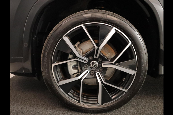 Volkswagen Tayron 1.5 eHybrid R-Line Edition 204 pk Automaat (DSG) | Verlengde garantie | Navigatie | Panoramadak | Trekhaak (wegklapbaar) | Parkeersensoren (Park assist) | Achteruitrijcamera | Black Style pakket | R-Line |