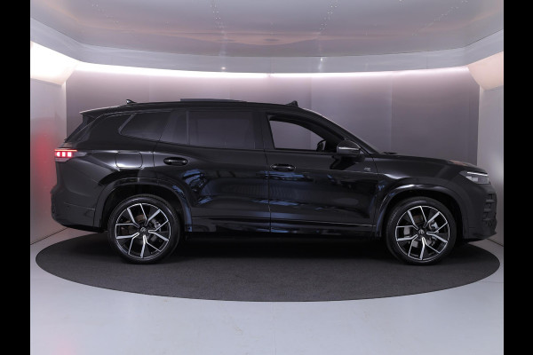 Volkswagen Tayron 1.5 eHybrid R-Line Edition 204 pk Automaat (DSG) | Verlengde garantie | Navigatie | Panoramadak | Trekhaak (wegklapbaar) | Parkeersensoren (Park assist) | Achteruitrijcamera | Black Style pakket | R-Line |