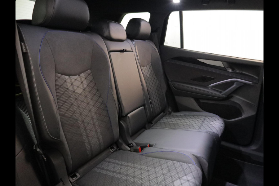 Volkswagen Tayron 1.5 eHybrid R-Line Edition 204 pk Automaat (DSG) | Verlengde garantie | Navigatie | Panoramadak | Trekhaak (wegklapbaar) | Parkeersensoren (Park assist) | Achteruitrijcamera | Black Style pakket | R-Line |