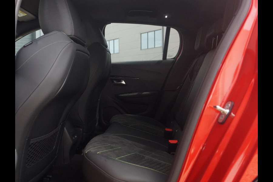 Peugeot 208 1.2 Hybrid 145 e-DCS6 GT Winterpakket