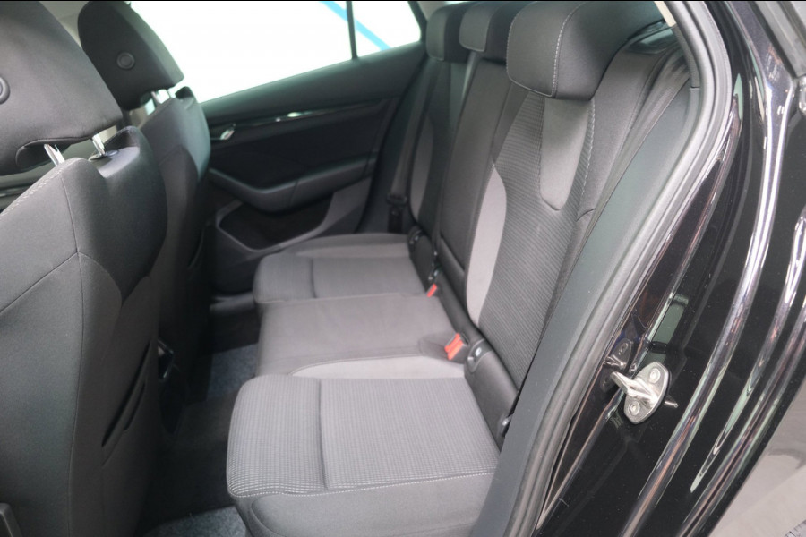 Škoda Octavia Combi 1.0 e-TSI Business Edition Automaat - N.A.P. Airco, Cruise, Navi, Camera, PDC, Trekhaak.