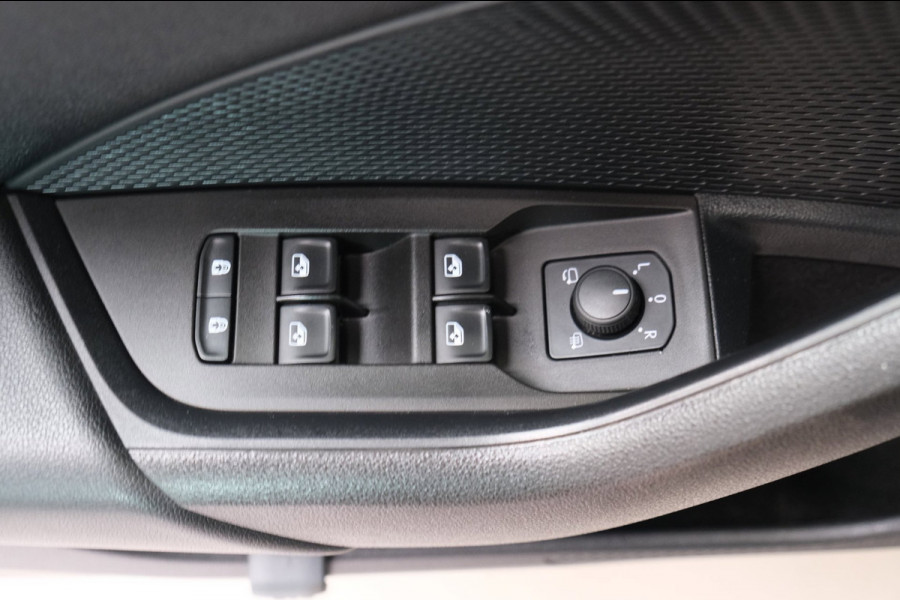Škoda Octavia Combi 1.0 e-TSI Business Edition Automaat - N.A.P. Airco, Cruise, Navi, Camera, PDC, Trekhaak.