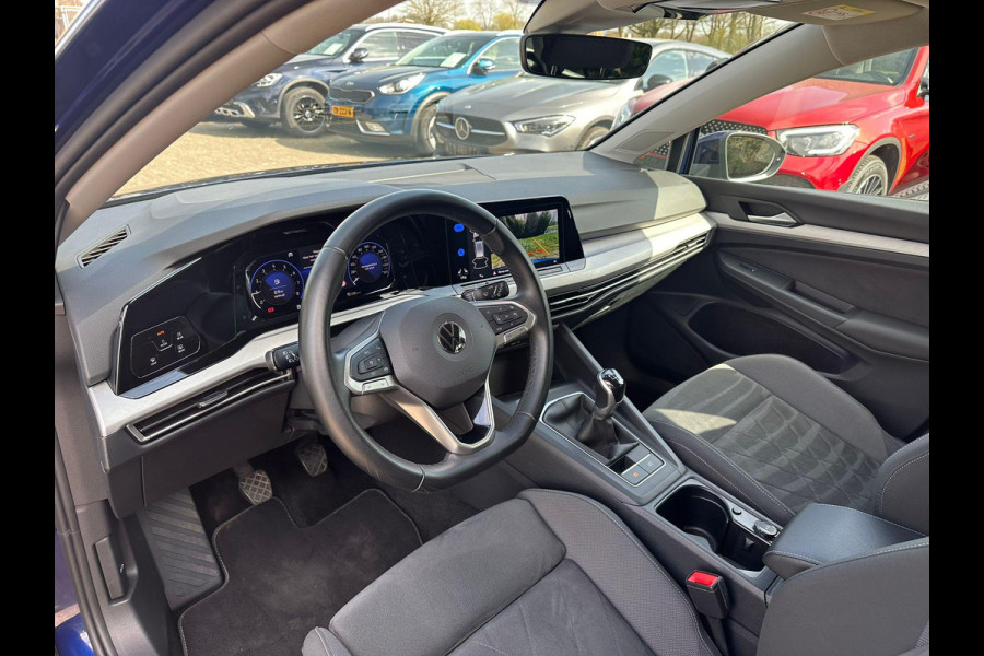 Volkswagen Golf Variant 1.0 TSI Life Business 110 PK | Adaptieve Cruise | Trekhaak | CarPlay | Stoelverwarming | Elektr. Stoel | Camera |
