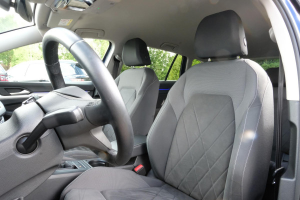 Volkswagen Golf Variant 1.0 TSI Life Business 110 PK | Adaptieve Cruise | Trekhaak | CarPlay | Stoelverwarming | Elektr. Stoel | Camera |