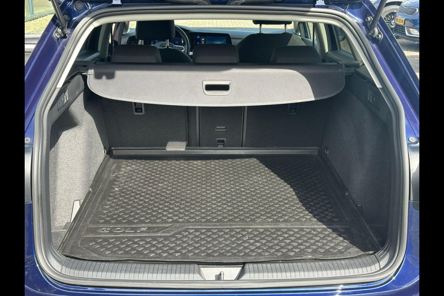 Volkswagen Golf Variant 1.0 TSI Life Business 110 PK | Adaptieve Cruise | Trekhaak | CarPlay | Stoelverwarming | Elektr. Stoel | Camera |