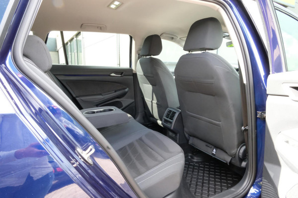 Volkswagen Golf Variant 1.0 TSI Life Business 110 PK | Adaptieve Cruise | Trekhaak | CarPlay | Stoelverwarming | Elektr. Stoel | Camera |