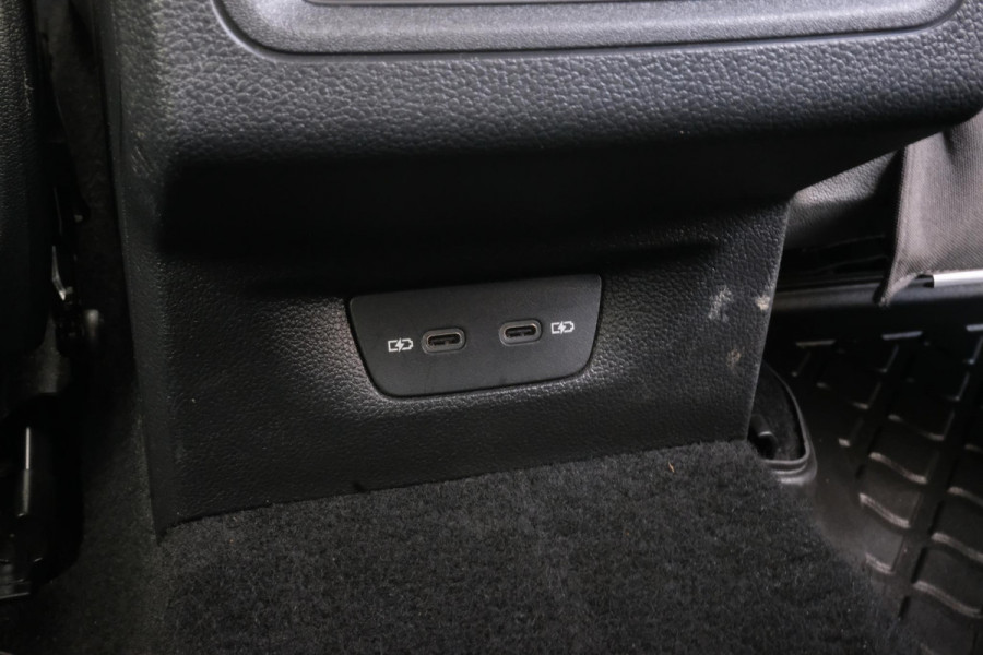 Volkswagen Golf Variant 1.0 TSI Life Business 110 PK | Adaptieve Cruise | Trekhaak | CarPlay | Stoelverwarming | Elektr. Stoel | Camera |