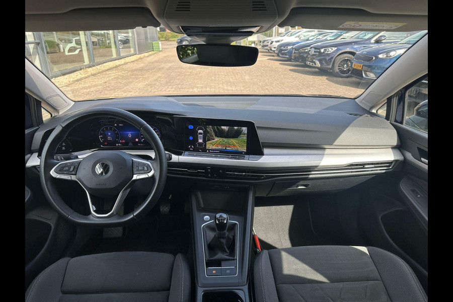 Volkswagen Golf Variant 1.0 TSI Life Business 110 PK | Adaptieve Cruise | Trekhaak | CarPlay | Stoelverwarming | Elektr. Stoel | Camera |