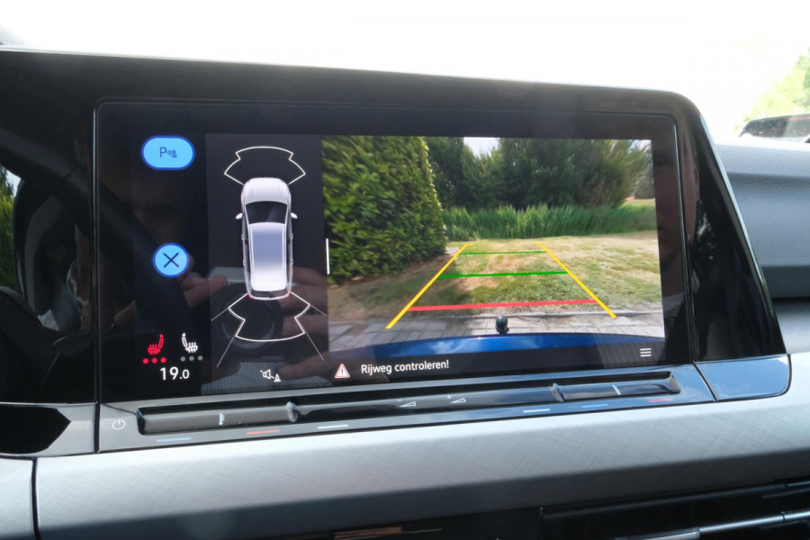 Volkswagen Golf Variant 1.0 TSI Life Business 110 PK | Adaptieve Cruise | Trekhaak | CarPlay | Stoelverwarming | Elektr. Stoel | Camera |
