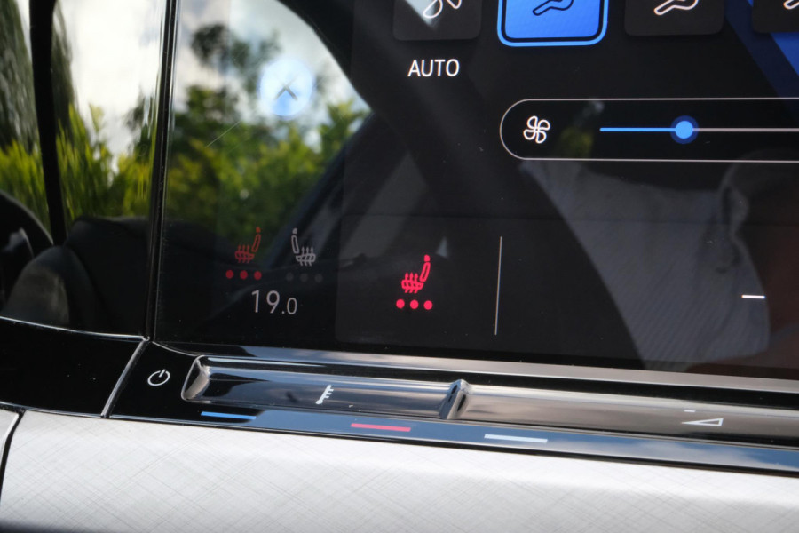 Volkswagen Golf Variant 1.0 TSI Life Business 110 PK | Adaptieve Cruise | Trekhaak | CarPlay | Stoelverwarming | Elektr. Stoel | Camera |