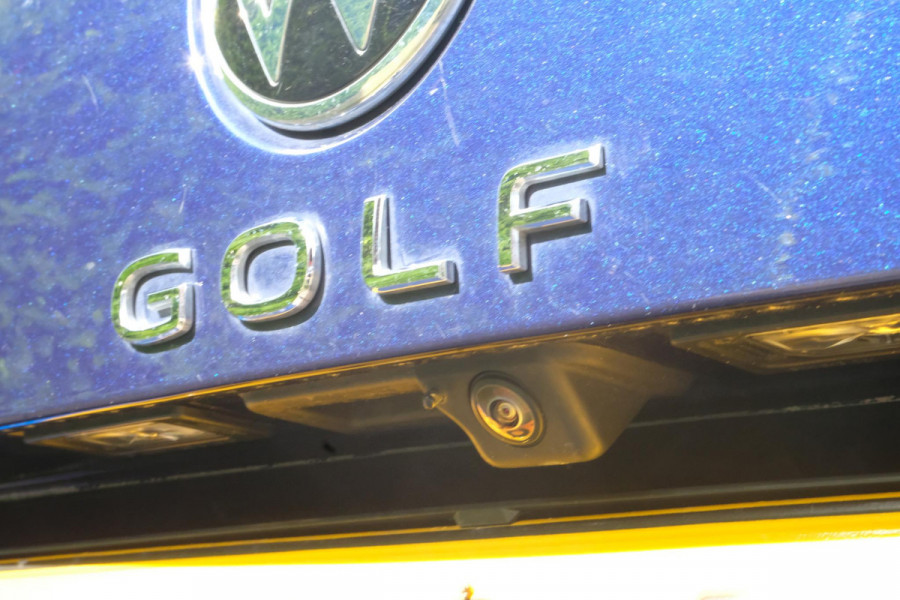 Volkswagen Golf Variant 1.0 TSI Life Business 110 PK | Adaptieve Cruise | Trekhaak | CarPlay | Stoelverwarming | Elektr. Stoel | Camera |