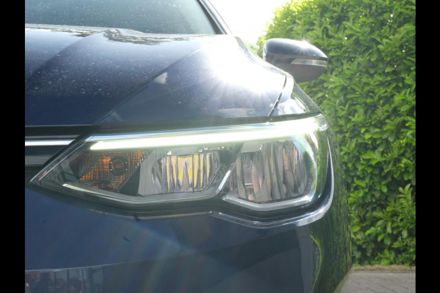 Volkswagen Golf Variant 1.0 TSI Life Business 110 PK | Adaptieve Cruise | Trekhaak | CarPlay | Stoelverwarming | Elektr. Stoel | Camera |