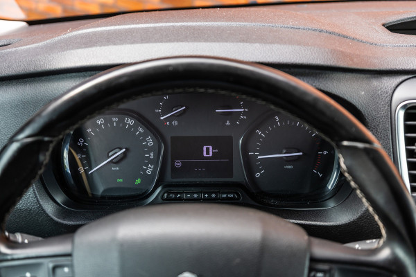 Peugeot Expert 2.0 BlueHDI Long DC | Dubbel cabine | Navigatie | Camera | CarPlay | Climate control | Trekhaak | Dodehoek detector | Nieuwe APK