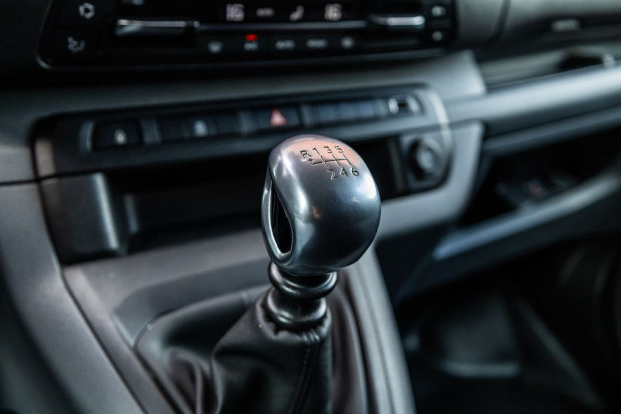 Peugeot Expert 2.0 BlueHDI Long DC | Dubbel cabine | Navigatie | Camera | CarPlay | Climate control | Trekhaak | Dodehoek detector | Nieuwe APK