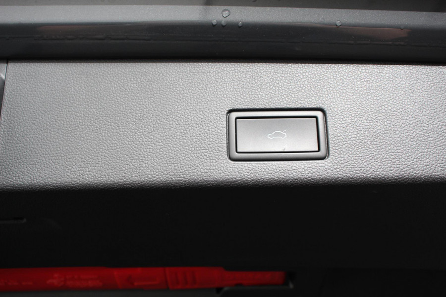 Volkswagen Golf 1.5 TSI 162 pk Variant Style DSG Navigatie Climate Control Adaptieve Cruise Control Lane Assist Privacy Glass Stoel/Stuurverwarming LED PDC V+A Camera Electrische bedienbare Achterklep