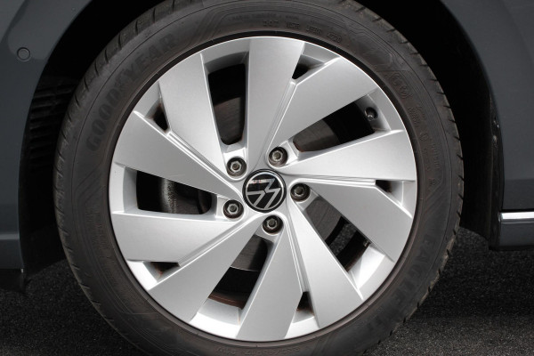 Volkswagen Golf 1.5 TSI 162 pk Variant Style DSG Navigatie Climate Control Adaptieve Cruise Control Lane Assist Privacy Glass Stoel/Stuurverwarming LED PDC V+A Camera Electrische bedienbare Achterklep