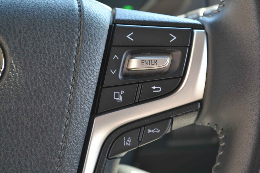 Toyota Land Cruiser 150 2.8 D-4D-F Professional Window Van