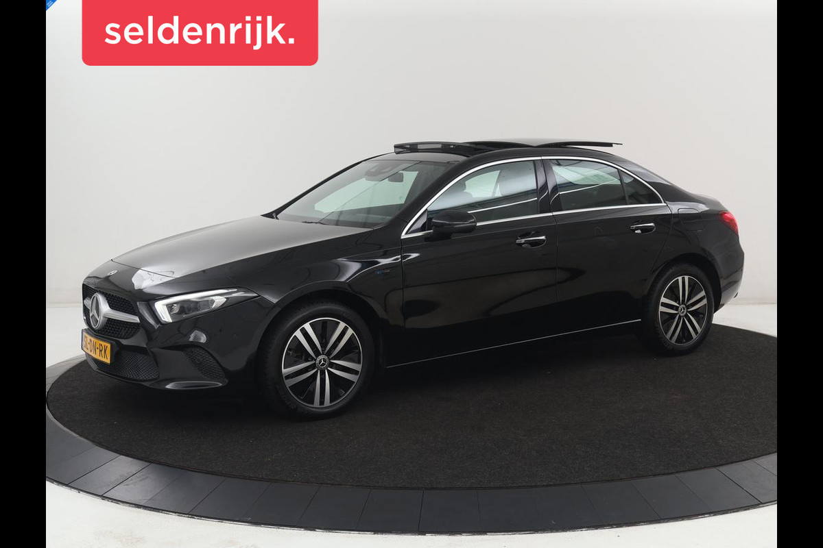 Mercedes-Benz A-Klasse 250e Progressive | SOH 97,9% | Panoramadak | Leder | Stoelverwarming | Memory | Carplay | Sfeerverlichting | Keyless | Widescreen | Camera | Full LED | Navigatie | PHEV | Plug In