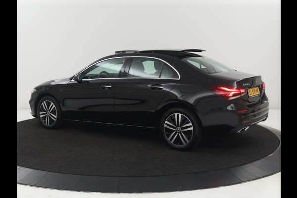 Mercedes-Benz A-Klasse 250e Progressive | SOH 97,9% | Panoramadak | Leder | Stoelverwarming | Memory | Carplay | Sfeerverlichting | Keyless | Widescreen | Camera | Full LED | Navigatie | PHEV | Plug In