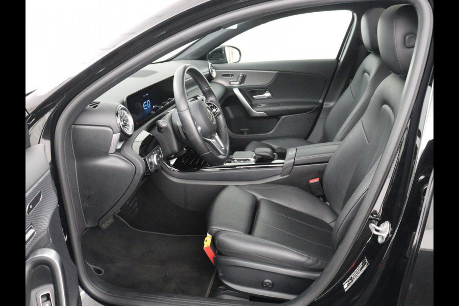 Mercedes-Benz A-Klasse 250e Progressive | SOH 97,9% | Panoramadak | Leder | Stoelverwarming | Memory | Carplay | Sfeerverlichting | Keyless | Widescreen | Camera | Full LED | Navigatie | PHEV | Plug In