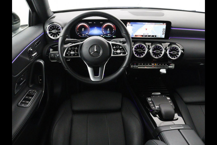 Mercedes-Benz A-Klasse 250e Progressive | SOH 97,9% | Panoramadak | Leder | Stoelverwarming | Memory | Carplay | Sfeerverlichting | Keyless | Widescreen | Camera | Full LED | Navigatie | PHEV | Plug In