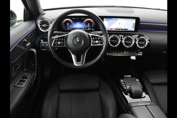 Mercedes-Benz A-Klasse 250e Progressive | SOH 97,9% | Panoramadak | Leder | Stoelverwarming | Memory | Carplay | Sfeerverlichting | Keyless | Widescreen | Camera | Full LED | Navigatie | PHEV | Plug In