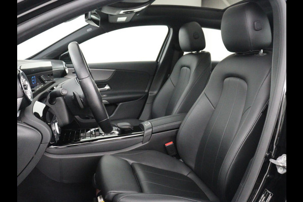 Mercedes-Benz A-Klasse 250e Progressive | SOH 97,9% | Panoramadak | Leder | Stoelverwarming | Memory | Carplay | Sfeerverlichting | Keyless | Widescreen | Camera | Full LED | Navigatie | PHEV | Plug In