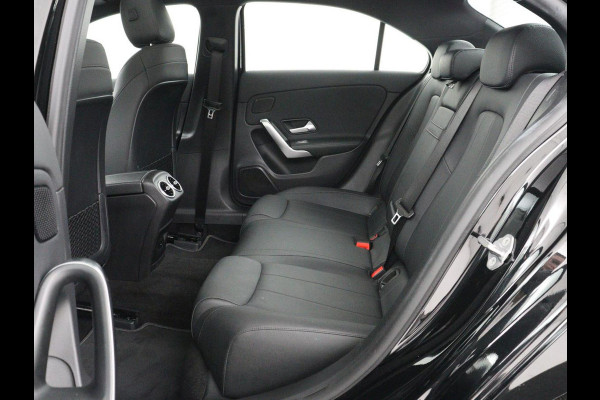 Mercedes-Benz A-Klasse 250e Progressive | SOH 97,9% | Panoramadak | Leder | Stoelverwarming | Memory | Carplay | Sfeerverlichting | Keyless | Widescreen | Camera | Full LED | Navigatie | PHEV | Plug In