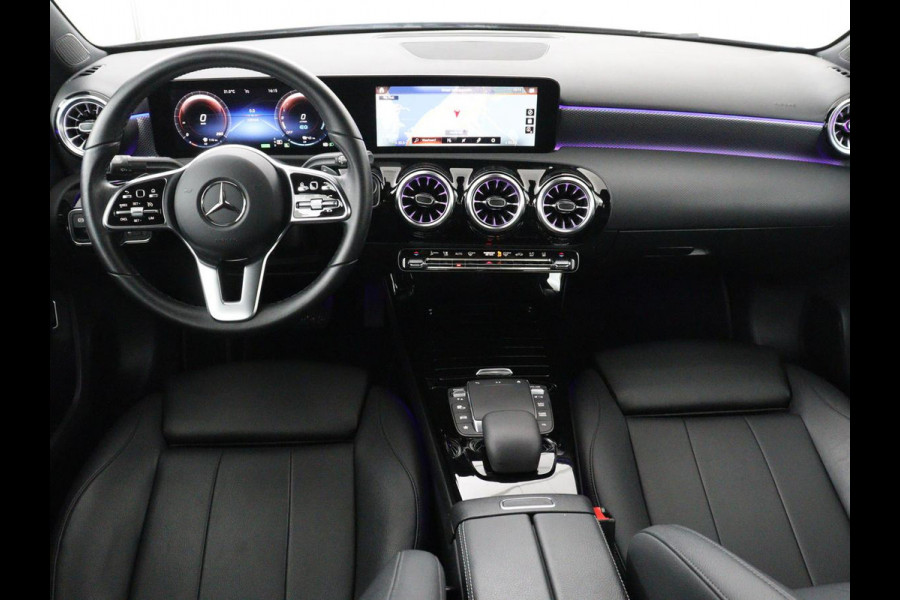 Mercedes-Benz A-Klasse 250e Progressive | SOH 97,9% | Panoramadak | Leder | Stoelverwarming | Memory | Carplay | Sfeerverlichting | Keyless | Widescreen | Camera | Full LED | Navigatie | PHEV | Plug In