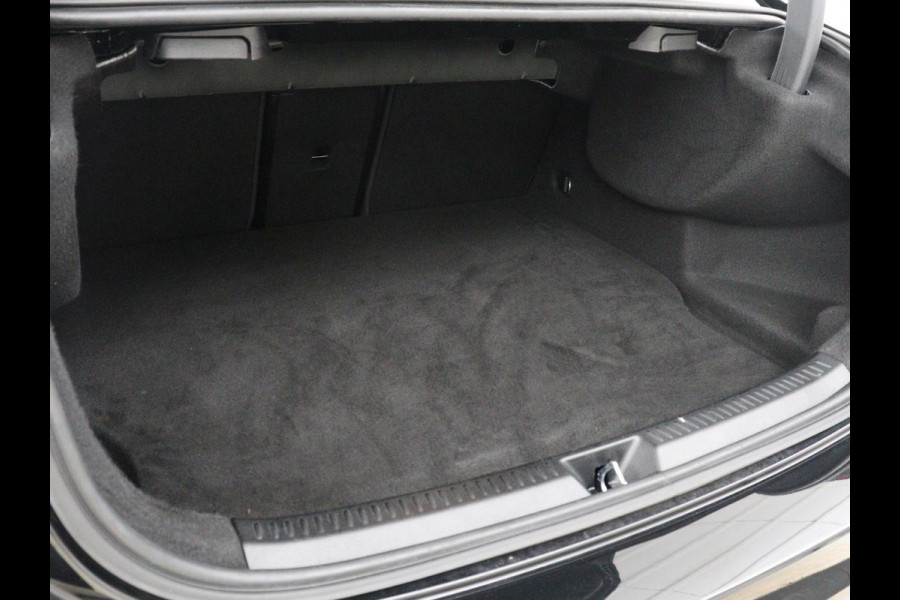 Mercedes-Benz A-Klasse 250e Progressive | SOH 97,9% | Panoramadak | Leder | Stoelverwarming | Memory | Carplay | Sfeerverlichting | Keyless | Widescreen | Camera | Full LED | Navigatie | PHEV | Plug In