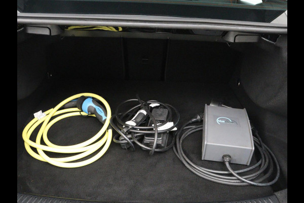 Mercedes-Benz A-Klasse 250e Progressive | SOH 97,9% | Panoramadak | Leder | Stoelverwarming | Memory | Carplay | Sfeerverlichting | Keyless | Widescreen | Camera | Full LED | Navigatie | PHEV | Plug In