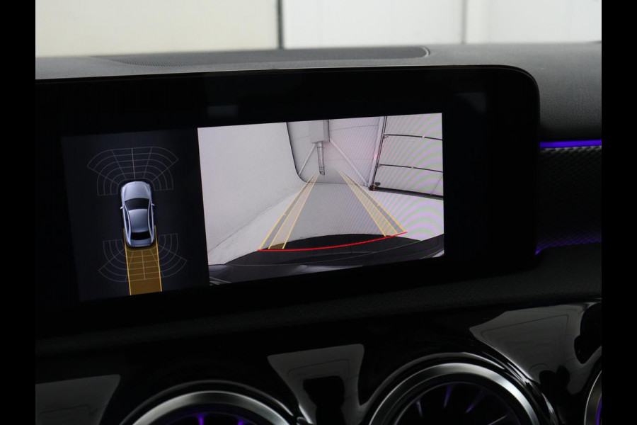 Mercedes-Benz A-Klasse 250e Progressive | SOH 97,9% | Panoramadak | Leder | Stoelverwarming | Memory | Carplay | Sfeerverlichting | Keyless | Widescreen | Camera | Full LED | Navigatie | PHEV | Plug In