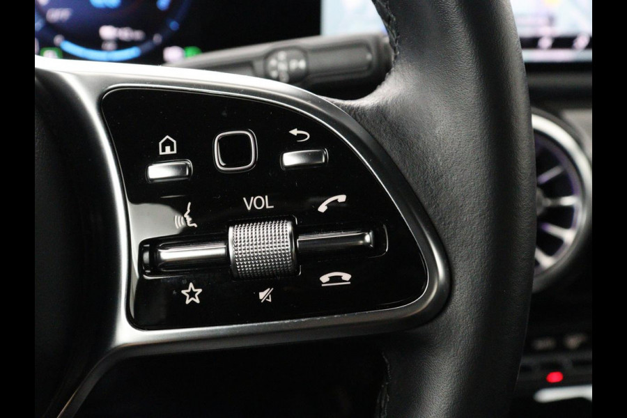 Mercedes-Benz A-Klasse 250e Progressive | SOH 97,9% | Panoramadak | Leder | Stoelverwarming | Memory | Carplay | Sfeerverlichting | Keyless | Widescreen | Camera | Full LED | Navigatie | PHEV | Plug In