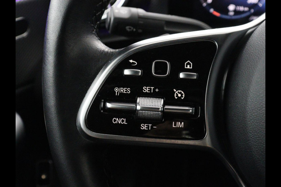 Mercedes-Benz A-Klasse 250e Progressive | SOH 97,9% | Panoramadak | Leder | Stoelverwarming | Memory | Carplay | Sfeerverlichting | Keyless | Widescreen | Camera | Full LED | Navigatie | PHEV | Plug In