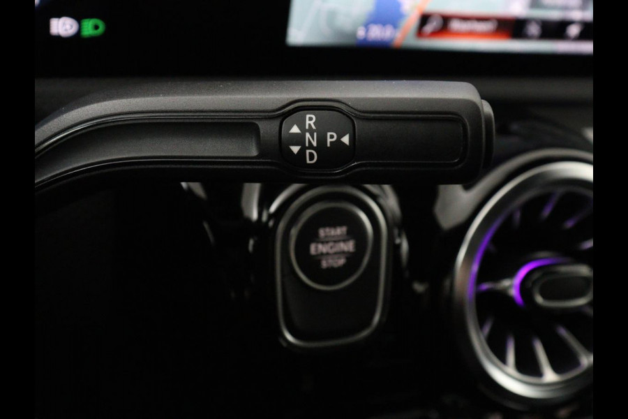 Mercedes-Benz A-Klasse 250e Progressive | SOH 97,9% | Panoramadak | Leder | Stoelverwarming | Memory | Carplay | Sfeerverlichting | Keyless | Widescreen | Camera | Full LED | Navigatie | PHEV | Plug In