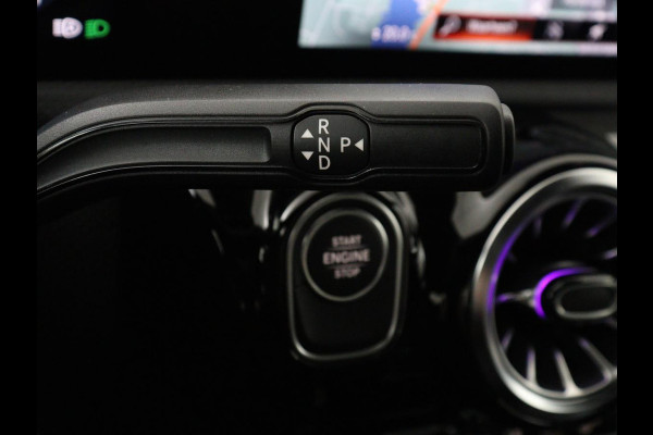 Mercedes-Benz A-Klasse 250e Progressive | SOH 97,9% | Panoramadak | Leder | Stoelverwarming | Memory | Carplay | Sfeerverlichting | Keyless | Widescreen | Camera | Full LED | Navigatie | PHEV | Plug In