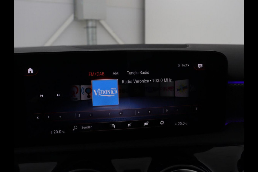 Mercedes-Benz A-Klasse 250e Progressive | SOH 97,9% | Panoramadak | Leder | Stoelverwarming | Memory | Carplay | Sfeerverlichting | Keyless | Widescreen | Camera | Full LED | Navigatie | PHEV | Plug In